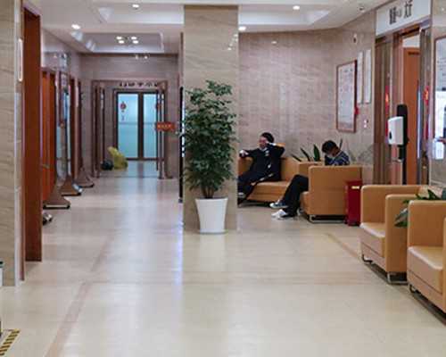 代妈地区试管婴儿医院推荐与代孕风险警示